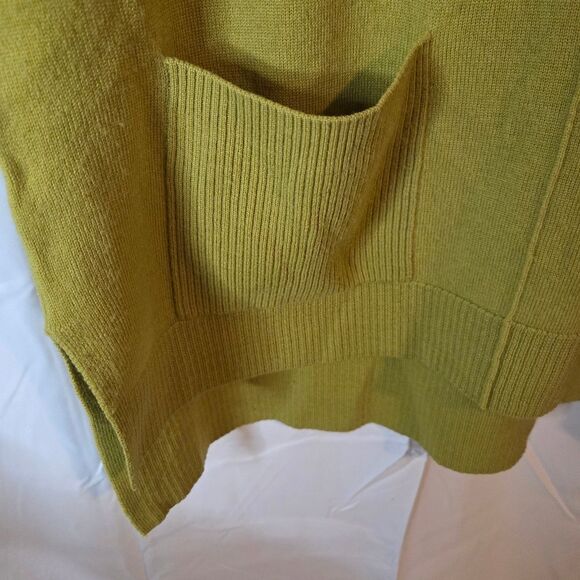 Tahari Women's Crewneck100% Extrafine Merino Wool Sweater in Olive Green Size M - Picture 3 of 8